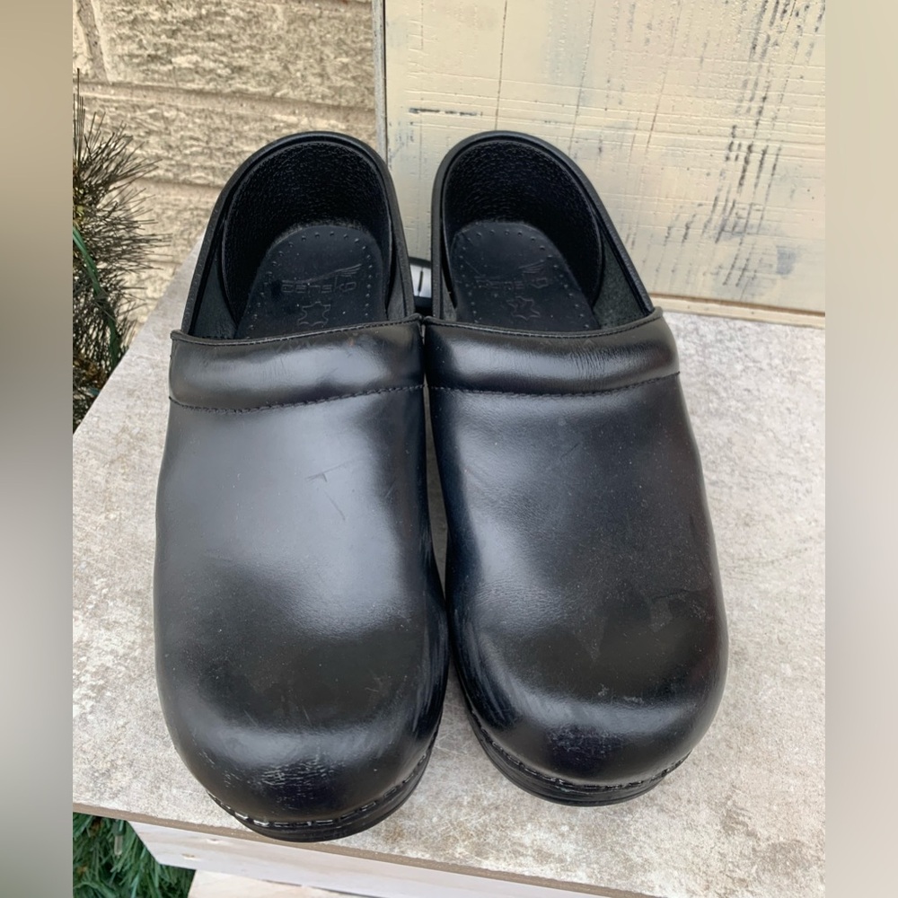Dansko black clogs size 39 USA 8.5